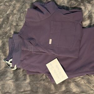 Figs purple scrub set